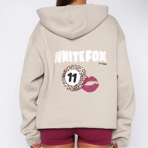 White Fox Hoodie – Oversized 🌙